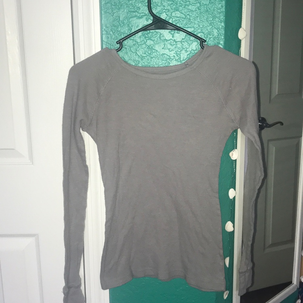SO gray long sleeve tee!!